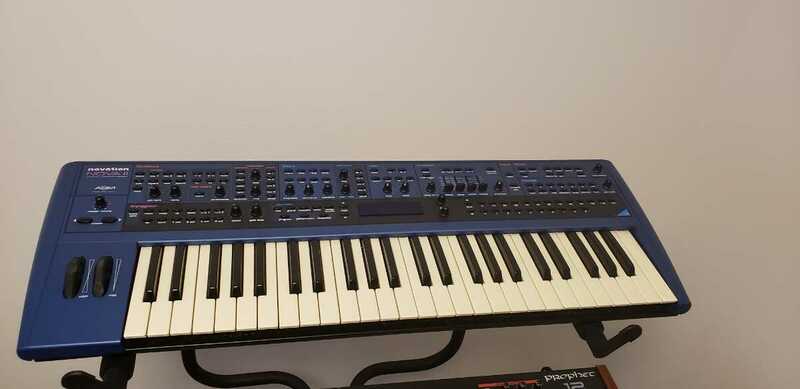 美品　レア　Novation novaⅡX (voice拡張品)ミドルモデル。