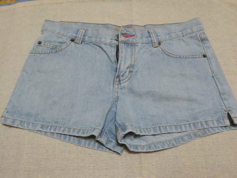 トミー・ジーンズ tommy jeans　デニム　ショートパンツ　サイズ5（Mサイズ）　腰履き　綿100％　洗いざらし　ブルー