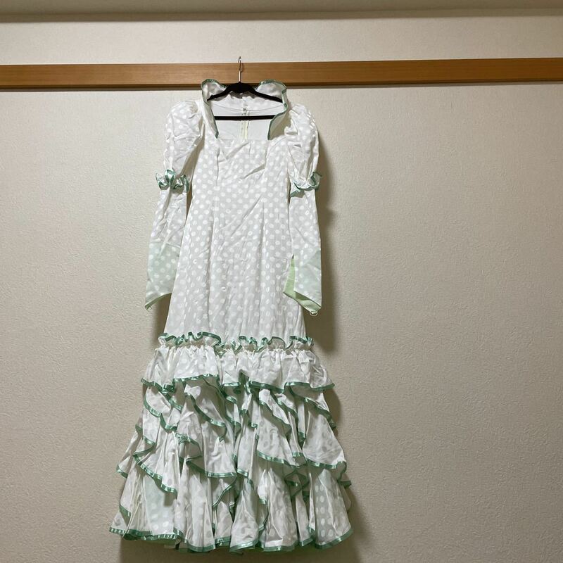 フラメンコ衣装　日本製ハンドメイド　パフスリーブ立ち襟　水玉白　Mサイズ相当