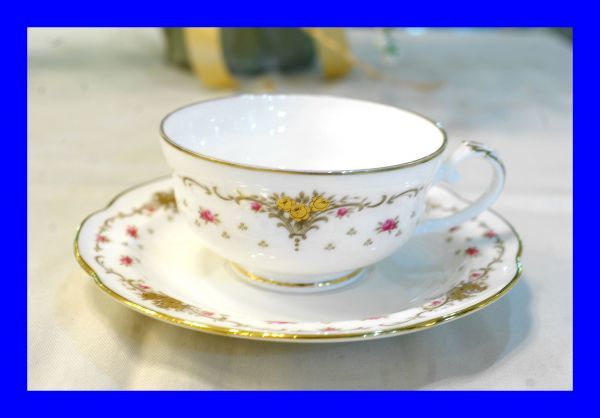 ○美品 ノリタケ Noritake Studio Collection スタジオコレクション 金彩 花柄 カップ&ソーサー D1929