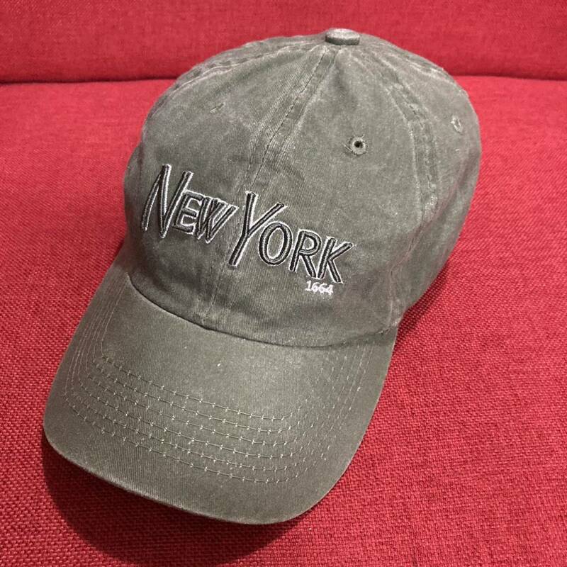キャップ帽子　NEWYORK ビンテージ　カーキ色　コットン100% アウトドア　ジョギング　バーベキュー　ツバの長さ7㎝　フリーサイ即決