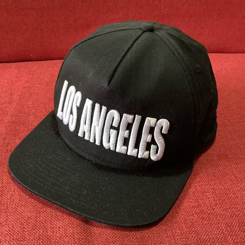 キャップ帽子　LOS A.ロゴ刺繍　シンプル　ブラック　中古品　フリーサイズ　アウトドア　キャップ　ストリート　ワーク　スケボー　即決