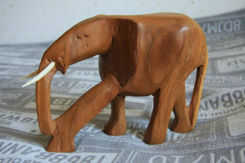木彫　象　HAND CARVED IN KENYA