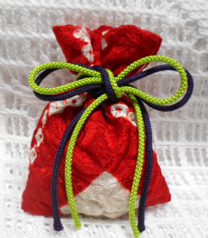 オリジナル匂い袋 正絹　52　赤色 絞り模様 クリックポスト発送(ポスト投函　時間指定不可)