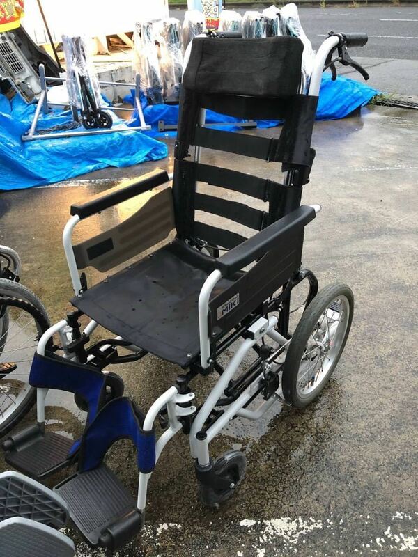 2I7443 MIKI 足踏み連動式ブレーキ　16インチ介助式車椅子　車いす