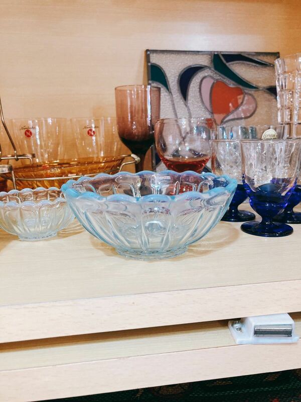 [昭和レトロ 食器皿]ガラス食器/ガラス皿/乳白色ブルー/アンティーク食器/ヴィンテージ食器