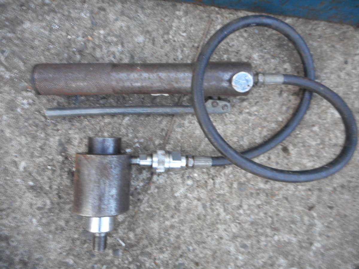 MK1085　手動油圧ポンプ パンチャー ケース入り