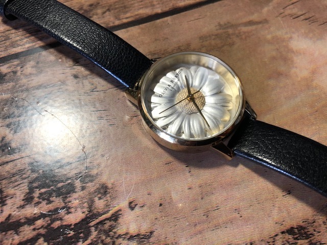 良品程度 OLIVIA BURTON LONDON オリビアバートン ひまわり 立体デザイン文字盤 シルバー×ゴールド クオーツ レディース 腕時計
