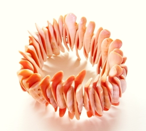 超美品 ブレスレット 南洋の天然貝 ピンクサンゴのような珍しいデザイン 重さ≒80g