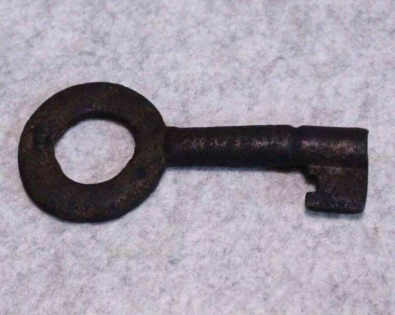 古民芸★古い鍵　鉄製 9cm★★カギ　iron old key レトロ 輪っか