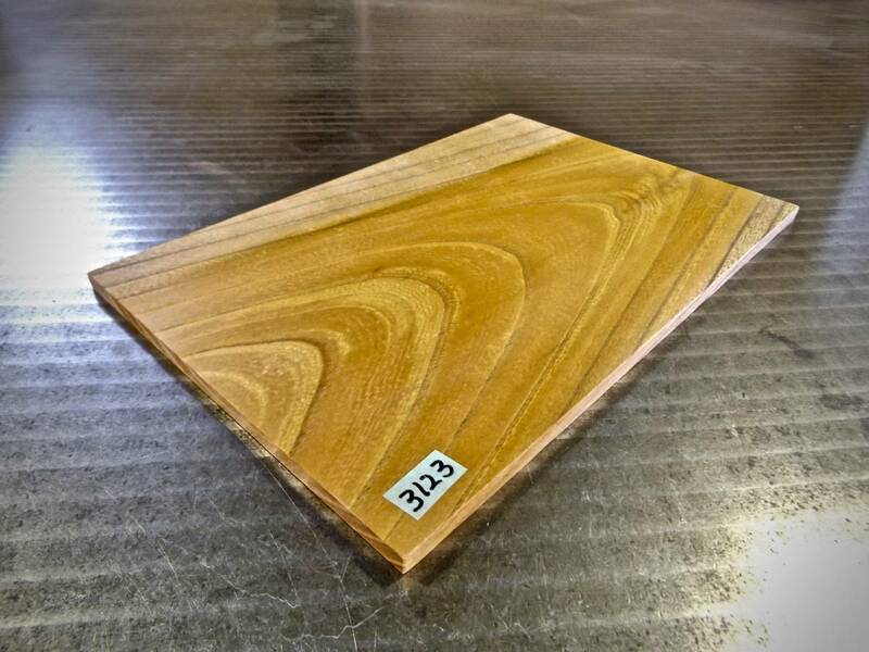 欅 （300×200×8）mm 1枚　乾燥済み 無垢一枚板 送料無料 [3123] ケヤキ けやき 木材 花台 ササ杢 キヤンプ 道具 まな板 