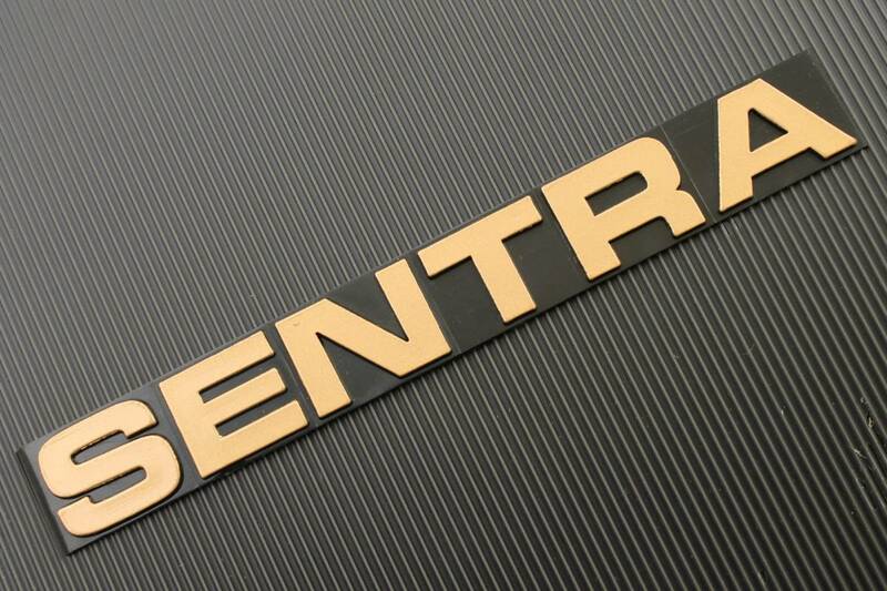 USAエンブレム SENTRA ゴールドペイントタイプ 日産サニー セントラ 新品 US社外 NISSAN SENTRA