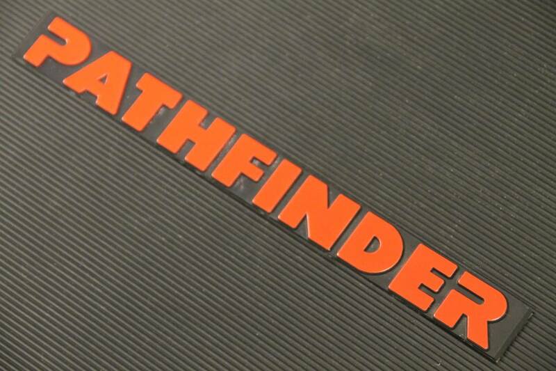 USAエンブレム PATHFINDER レッドペイント 日産テラノ WD21/R50/R51 社外品 新品 パスファインダー 19×188mm