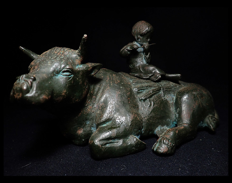 【海蛍】鉄製 牛に乗ったり童子 置物 床の間飾り 高さ：約12cm