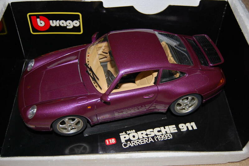 bburago ブラーゴ　PORSCHE911 CARRERA (1993) cod.3060 ポルシェ911　カレラ　1/18 程度良好　希少カラー　ダイキャスト　絶版品