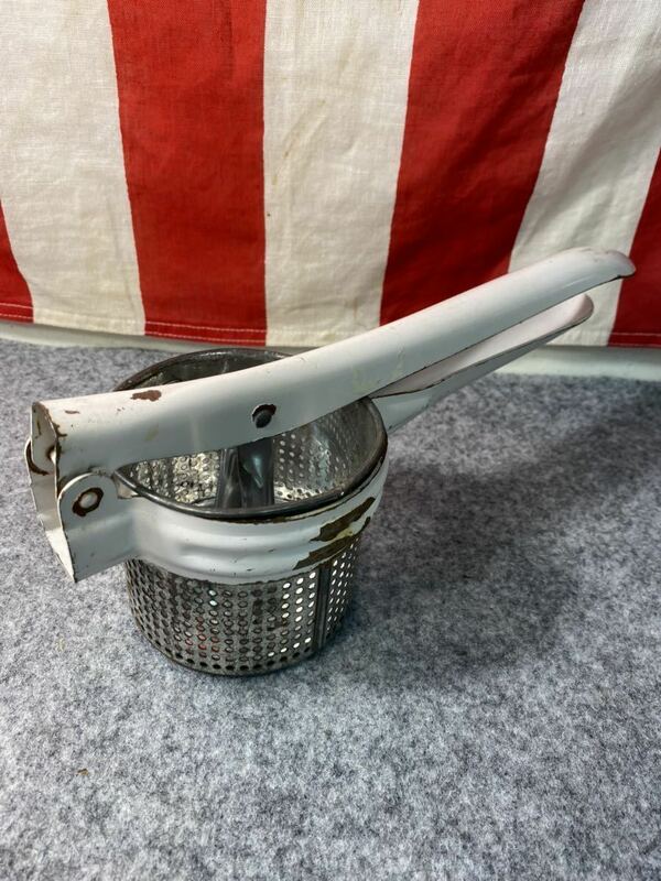 アメリカ ビンテージ 手動 ポテトマッシャー 絞り器 ジューサー 白 1 アンティーク レッド キッチン雑貨 マッシャー