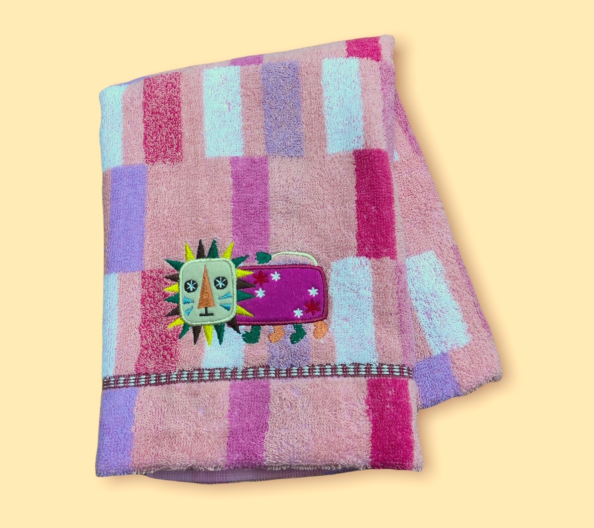 即決　MonuMonu モヌモヌ ブランド★新品 ピンクのライオンくん★コンパクト バスタオル★ベビータオルケットにも★￥1650