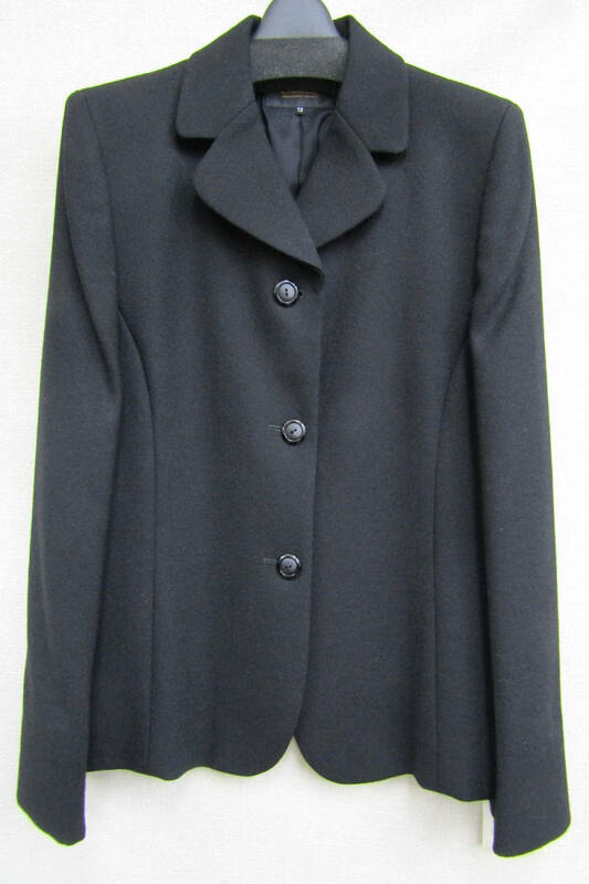 ジャケット　黒　毛100％　ミニテーラー衿　13号　日本製　3ボタン　法事　ミセス向き　寒い日に最適