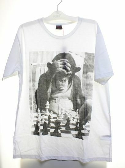【Mサイズ】チェスをするチンパンジー　プリントTシャツ　白【ｃ-47】