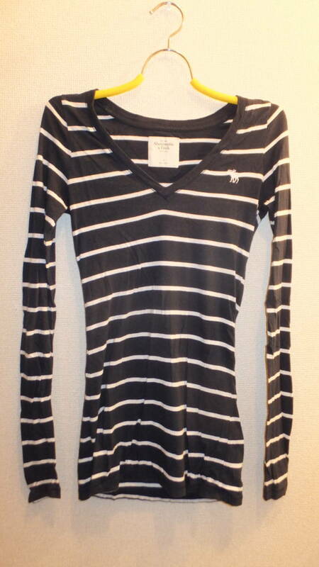 ★Abercrombie & Fitch★ Ladies tops size S アバクロ レディーストップスサイズS USED IN JAPAN　ロンT　長袖シャツ　しましま