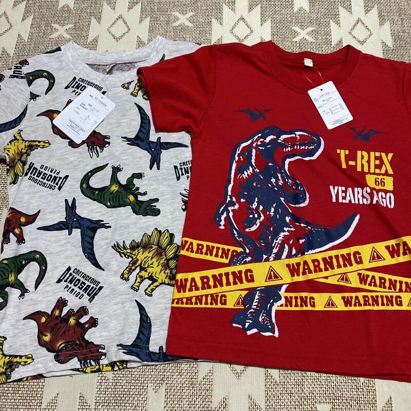 恐竜柄　半袖Tシャツ 120
