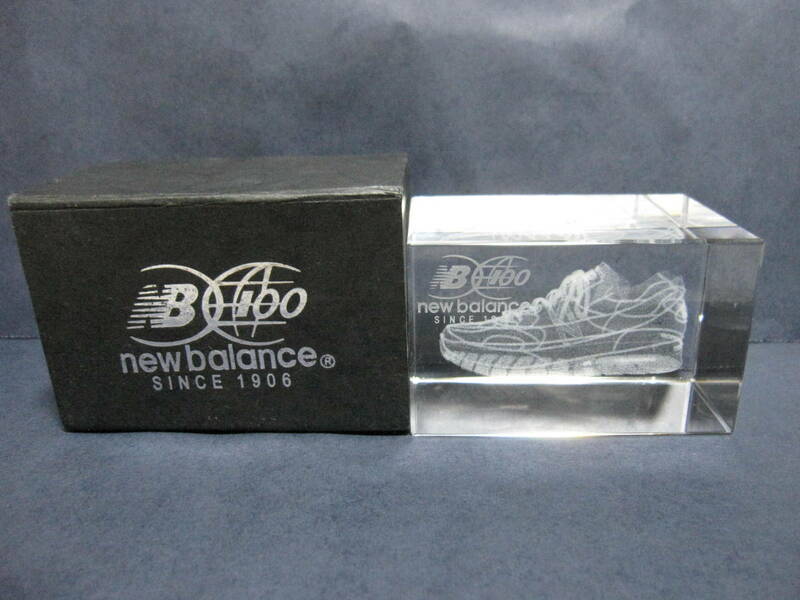 【NEW BALANCE ニューバランス 非売品】100周年記念品 992 スニーカー 3D クリスタル ペーパーウェイト オブジェ 置物 激レア 貴重 立体 靴