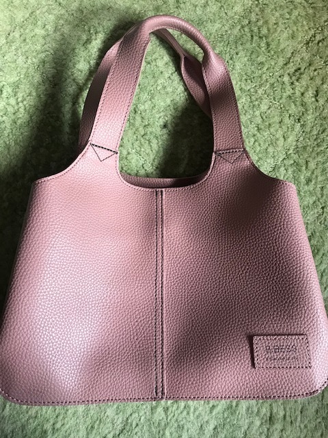 ピンクのハンドバッグ☆１回使用　美品