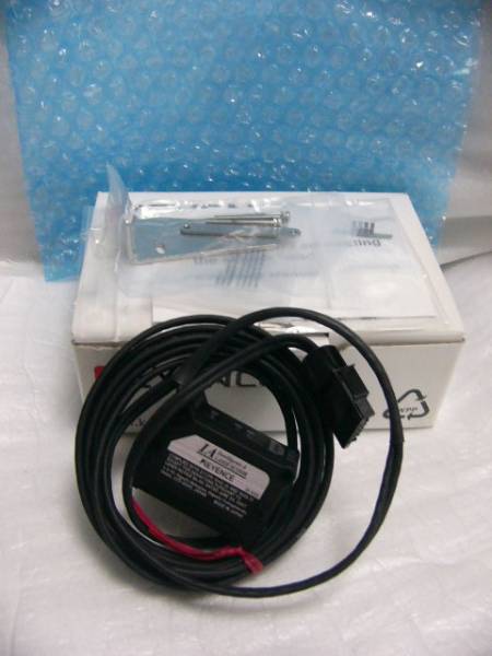 ★新品★ KEYENCE CMOSレーザアナログ出力変位センサ IA-030