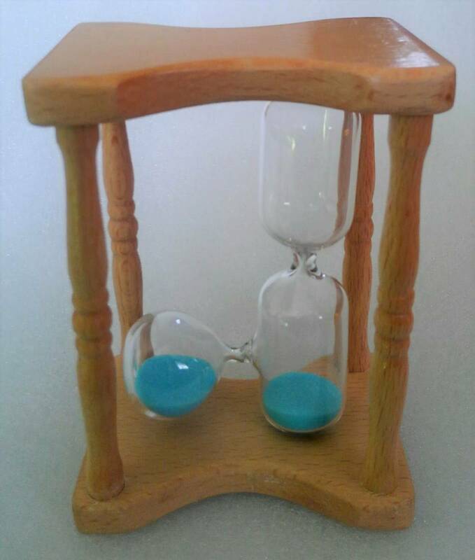 時間変更可能砂時計 　製作：東京硝子工芸　2分～5分　自由に設定可能　砂の色：ブルー