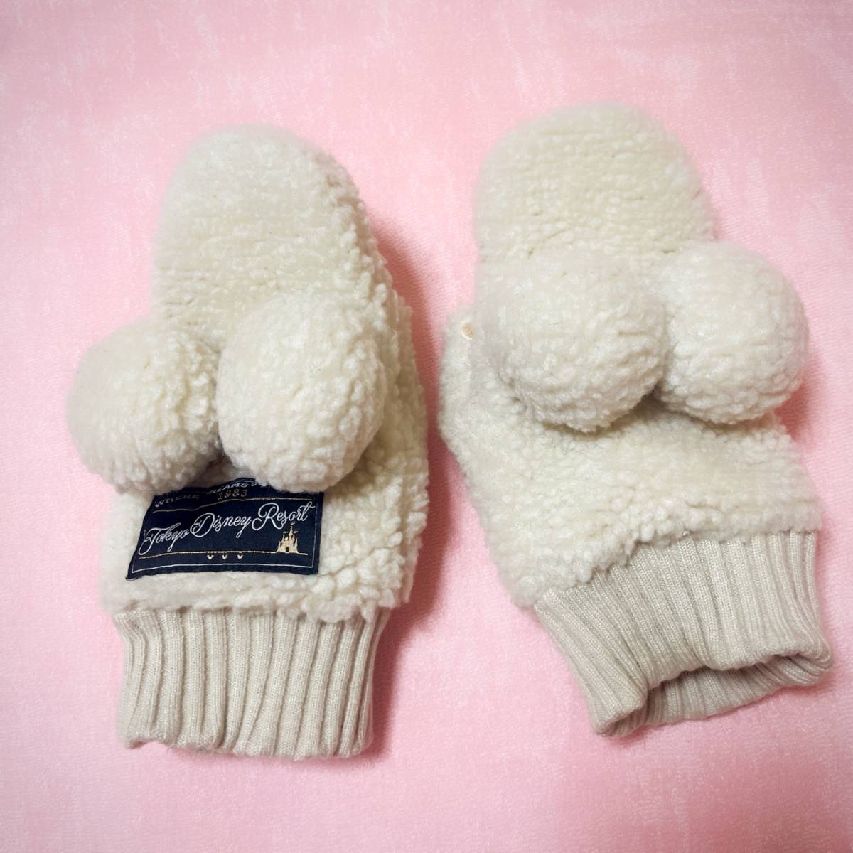 ☆値下げしました☆美品☆ディズニーランド公式キャラクターグッズ　ミッキー耳付きモコモコファーグローブ