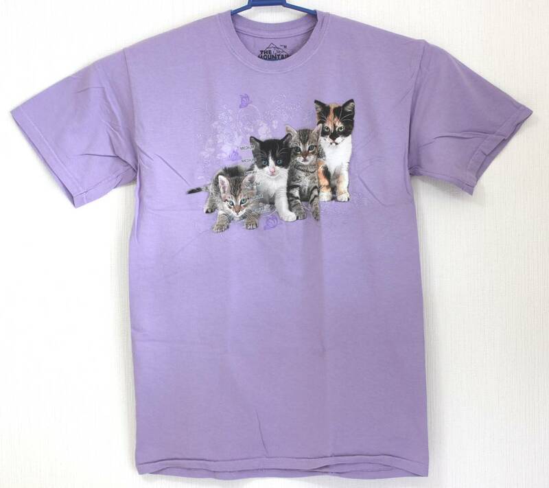 THE MOUNTAIN 4匹並び 子猫 US・Sサイズ 半袖 Tシャツ USA輸入【新品】3Dイラスト ザマウンテン Kitten Row ラメ フローラル にゃんこ 猫