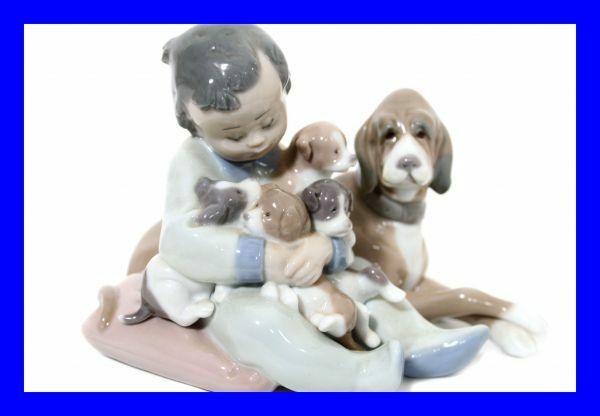 ●美品 リヤドロ LLADRO フィギュリン 男の子と母犬と子犬 ドッグ たわむれ 5456 陶器人形 置物 DOG オブジェ インテリア Z2815