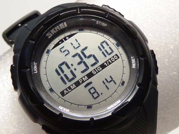 大型液晶 スポーツ 腕時計 デジタル ウォッチ ライト付 グレー