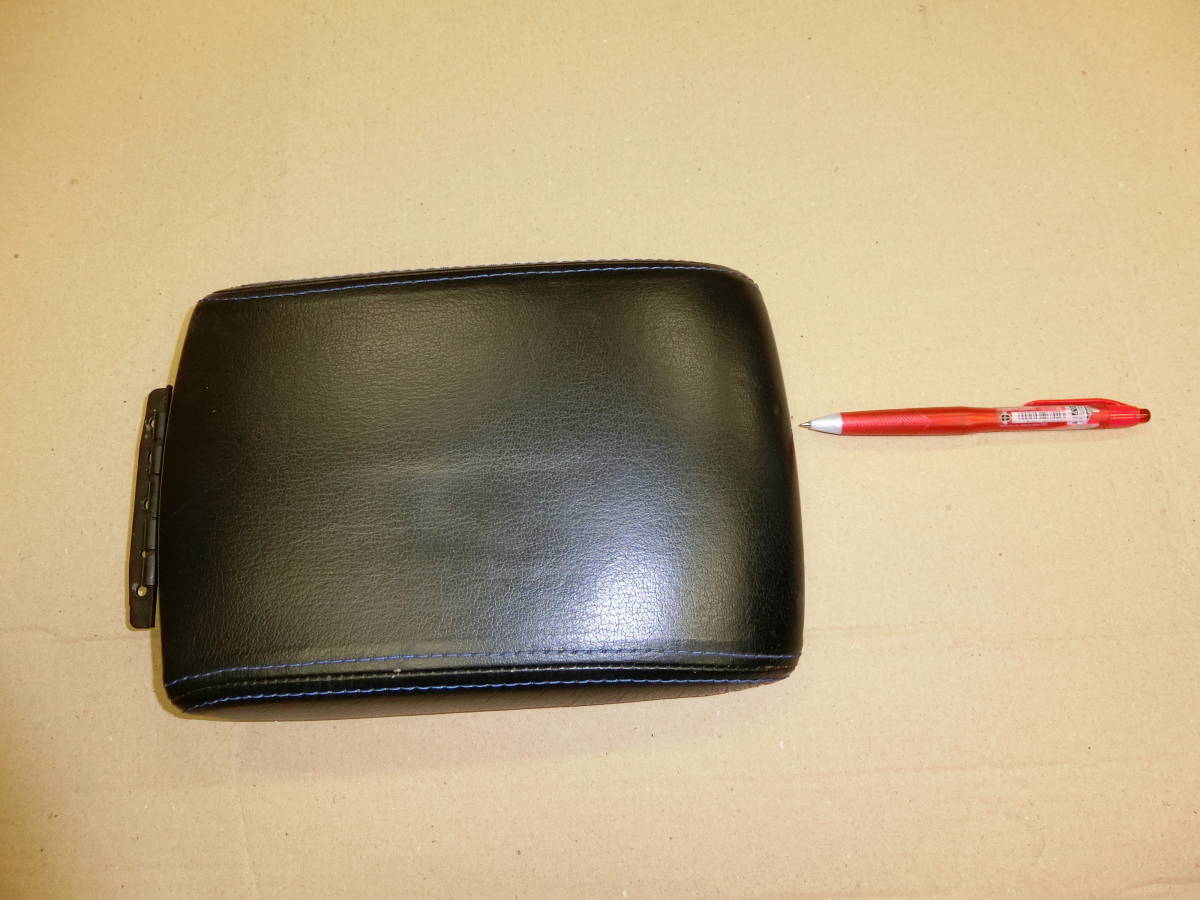 BLE　レガシィ 3.0R　前期　コンソールボックス　ふた