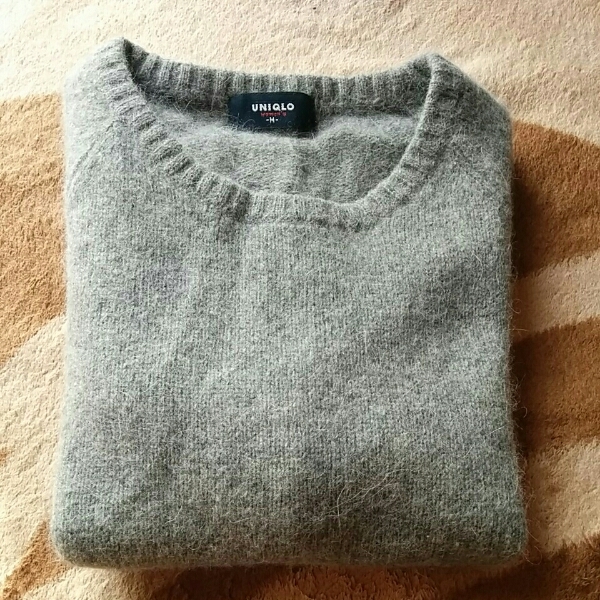 ユニクロ　グレ―半袖セーターM美品　アンゴラ入り軽く柔らかい