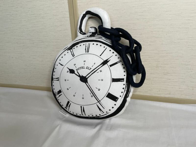 個性的なデザイン♪《HOTEL SLY》懐中時計型クッション ホテルスライ アート柄 チェーン 手巻き アナログ