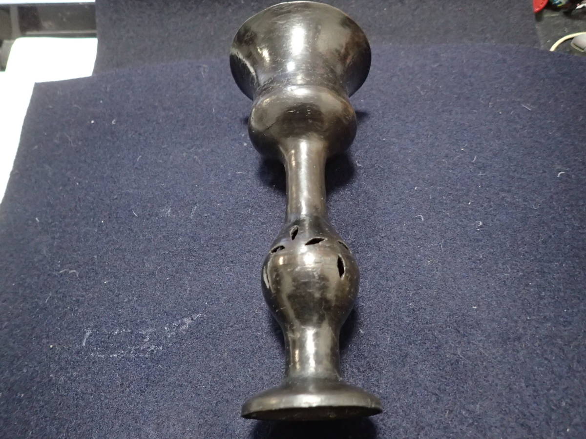 山東龍山文化　紀元前２０００年　卵殻黒陶高脚杯　漆黒の艶　安値で出品