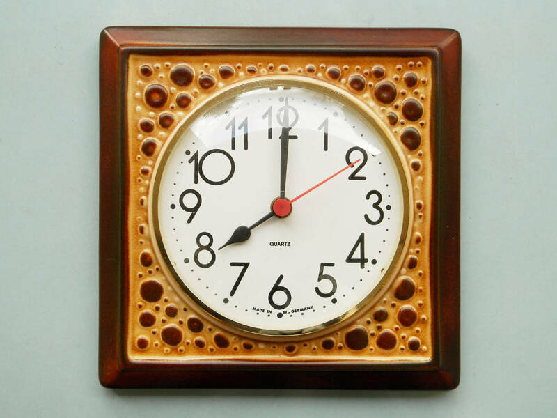 陶器の壁掛け時計　西ドイツ　茶　黄土　Quartz　レトロ　ビンテージ　インテリア