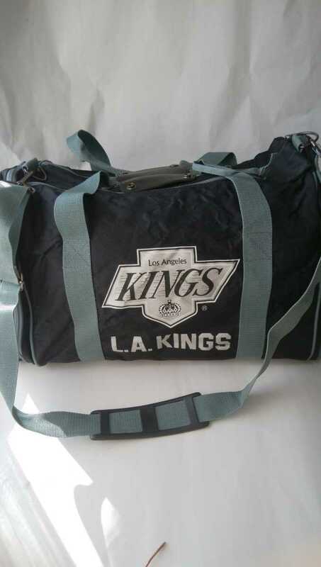 再値下げ！未使用！NHL LA　Kingsのダッフルバッグ　ボストンバッグ スポーツバッグ　10年位前収集、購入保管　大容量　旅行　キャンプ　