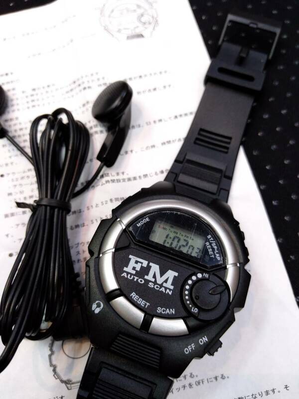FMラジオ　　デジタル腕時計　