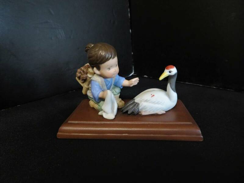 R461★ 高さ約6cm×幅約9.5cm Precious Memory プレシャスメモリー 「つるのおんがえし」 陶器人形 アンティークドール 日本むかし話 童話