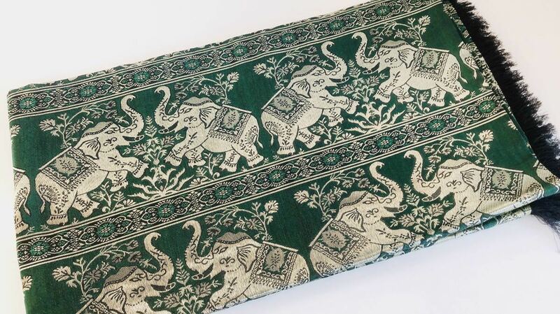 新品タイシルク深緑×ゴールド アジア・エスニック象柄ソファー・ベッドカバー約200×250