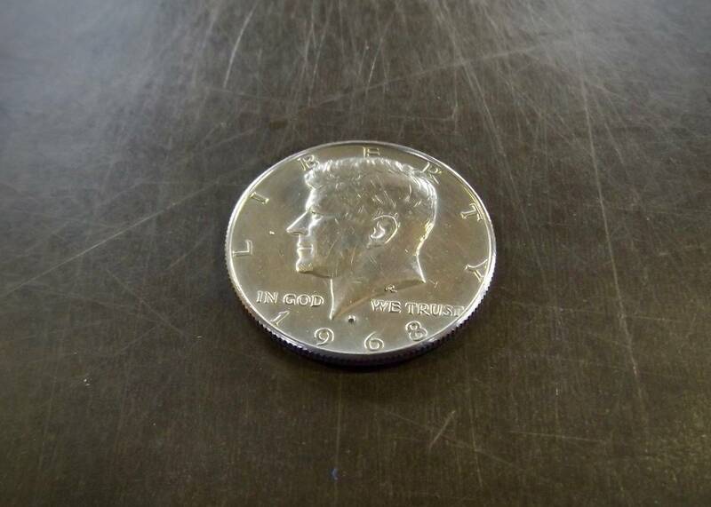 アメリカ銀貨　準未使用　1968年D刻印　ケネディ50セント銀貨　送料無料（12619）シルバー400　USA貨幣　ハーフダラー