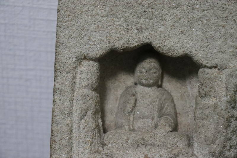 石仏　三尊佛碑像　北斎時代　仏教美術　中国古玩　箱有　価格応談　質問にて問合せください
