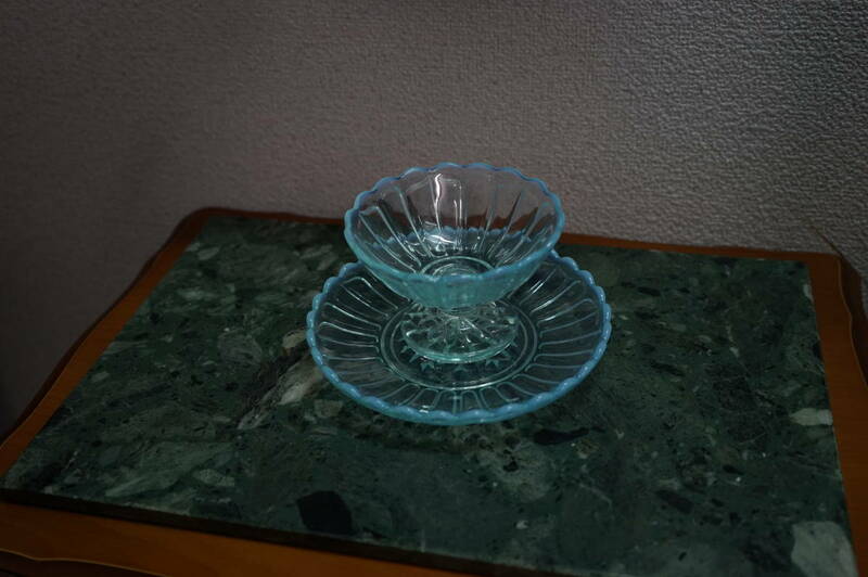オパールガラス鉢 大正 昭和 乳白 プレスガラス 水色 鉢 かき氷 アイスクリーム 硝子 氷コップ コンポート 皿 2個