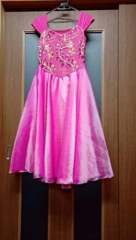 11★刺繍&スパンコールオーガンジーギャザードレス　ピンク系　見頃ストレッチあり フラダンスドレス