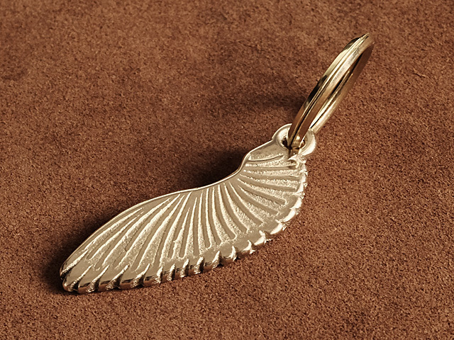 真鍮 ウィング キーホルダー（ゴールド）鳥 羽 翼 羽根 ブラス キーチャーム キーリング メンズ レディース 金属 金物 真鍮無垢