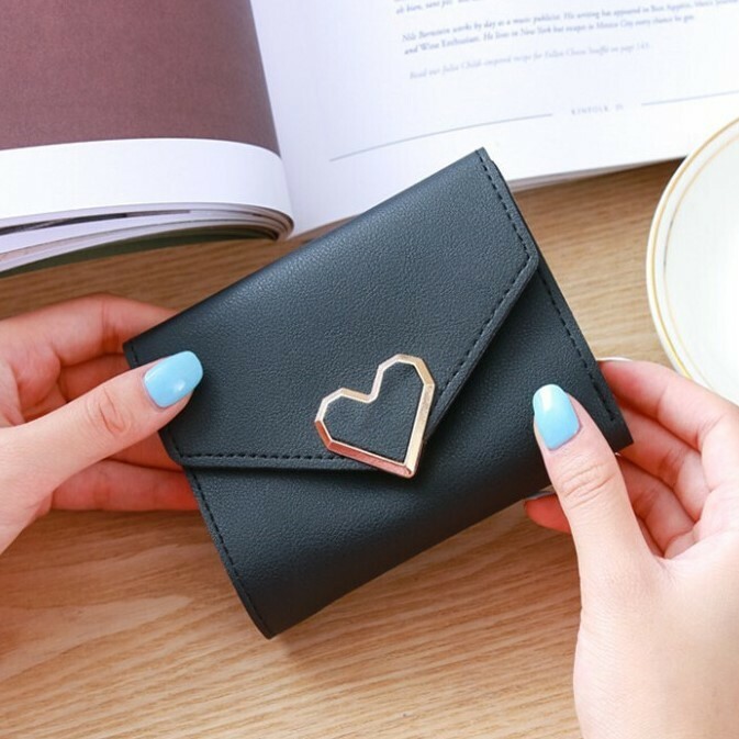 可愛いハートの2つ折財布　レディース ショートウォレット ブラック　高品質PUレザー　新品未使用 送料無料 即日発送