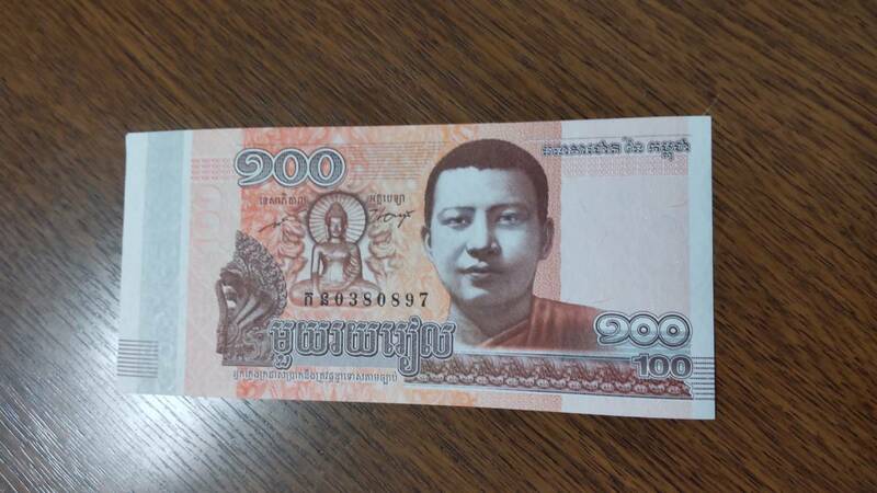 カンボジア 100リエル 紙幣 2014年版 新札 新品未使用 折り目無し コレクション用