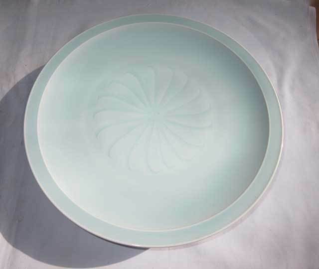 ☆陶器：未使用☆白磯大皿：菊花紋：清楚な大皿,直径３１，５ｃｍ